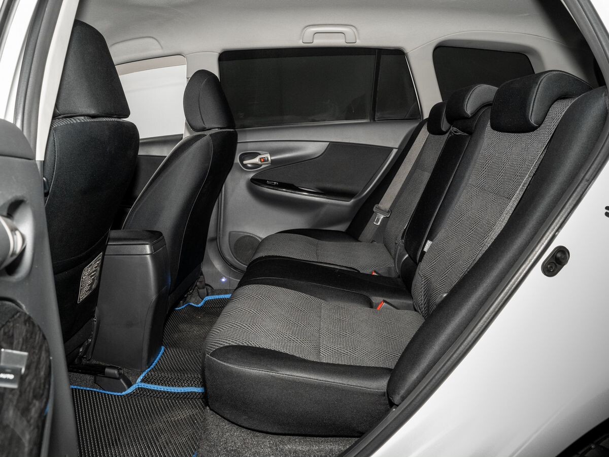 Toyota Corolla Fielder 2011 - фото автомобиля