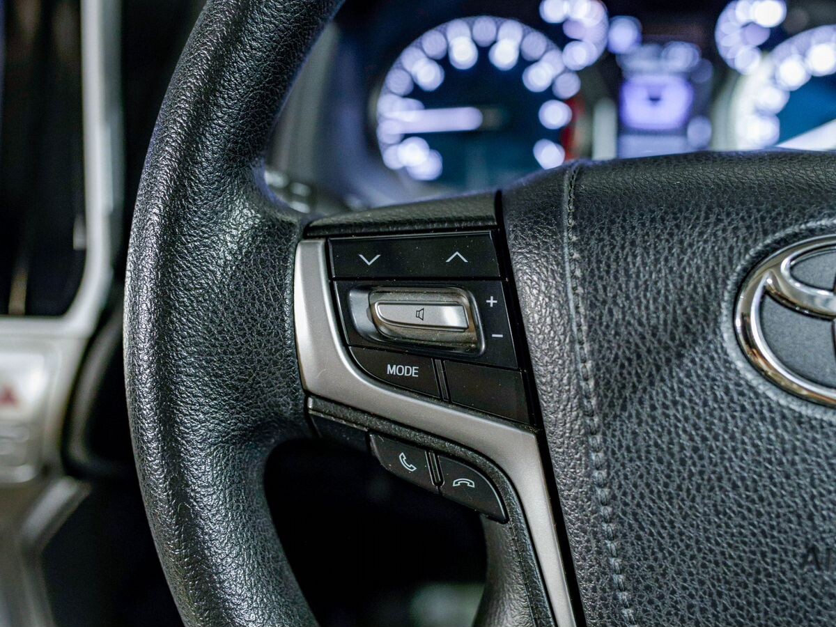 Toyota Land Cruiser Prado 2019 - фото автомобиля