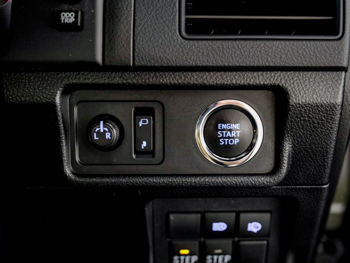 Toyota Land Cruiser Prado 2019 - фото автомобиля