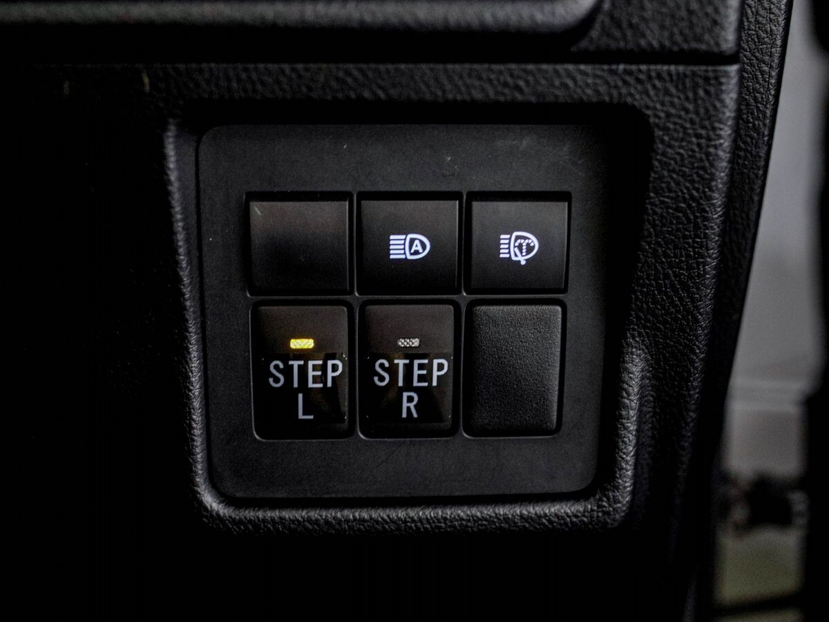 Toyota Land Cruiser Prado 2019 - фото автомобиля