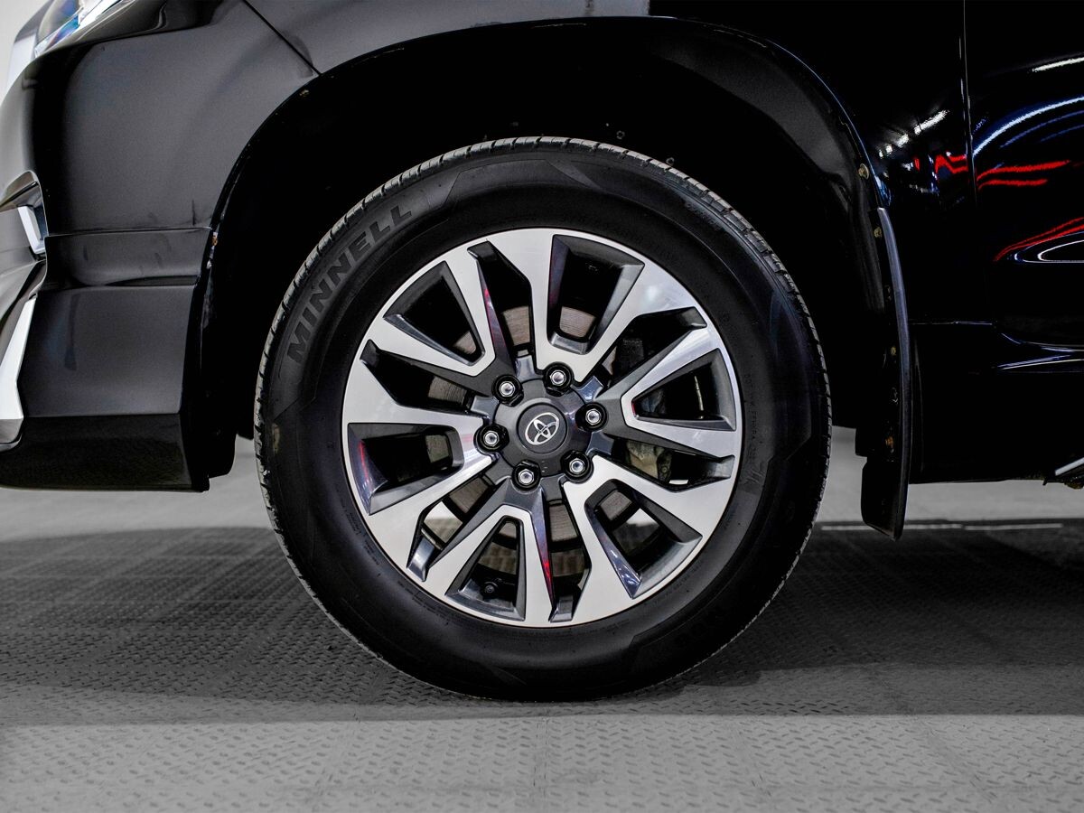 Toyota Land Cruiser Prado 2019 - фото автомобиля