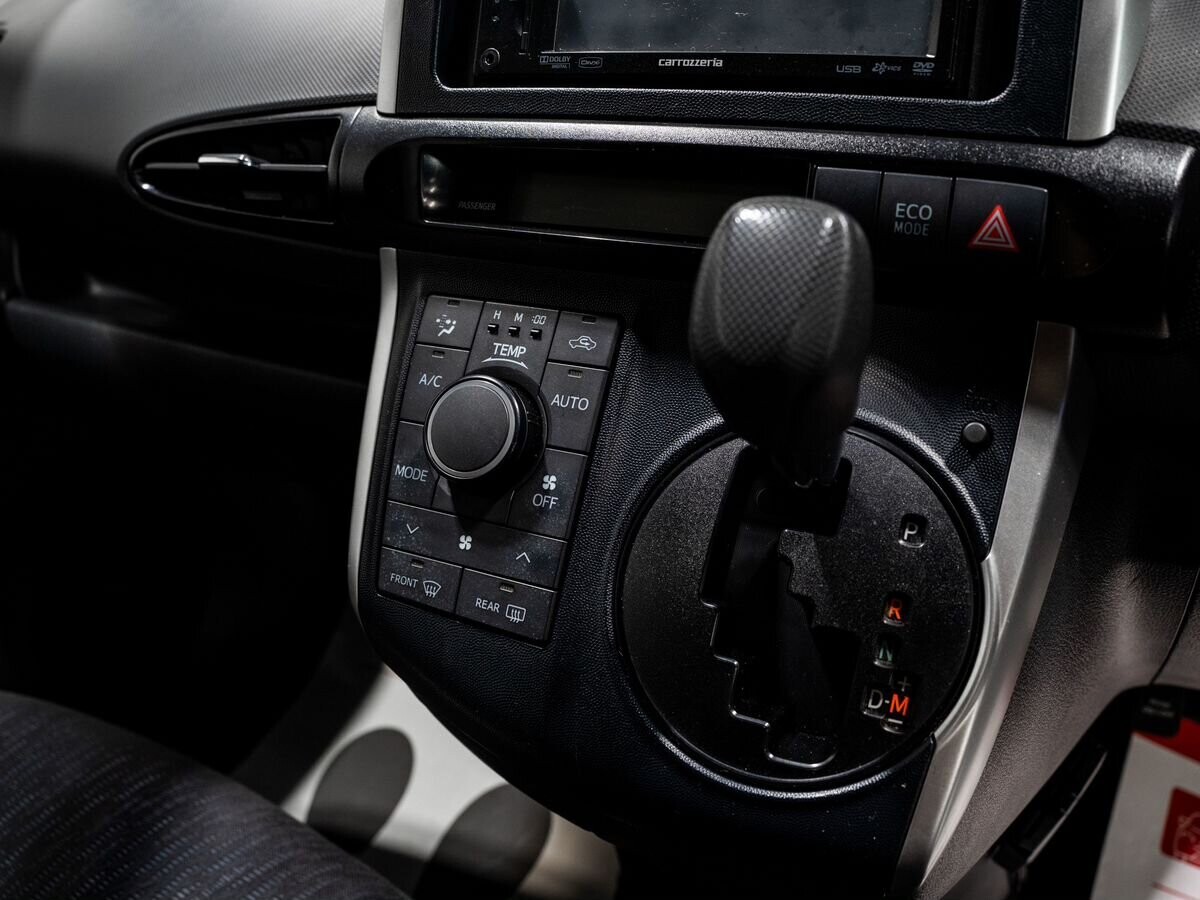 Toyota Wish 2009 - фото автомобиля