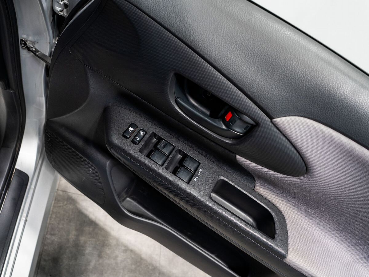 Toyota Wish 2009 - фото автомобиля