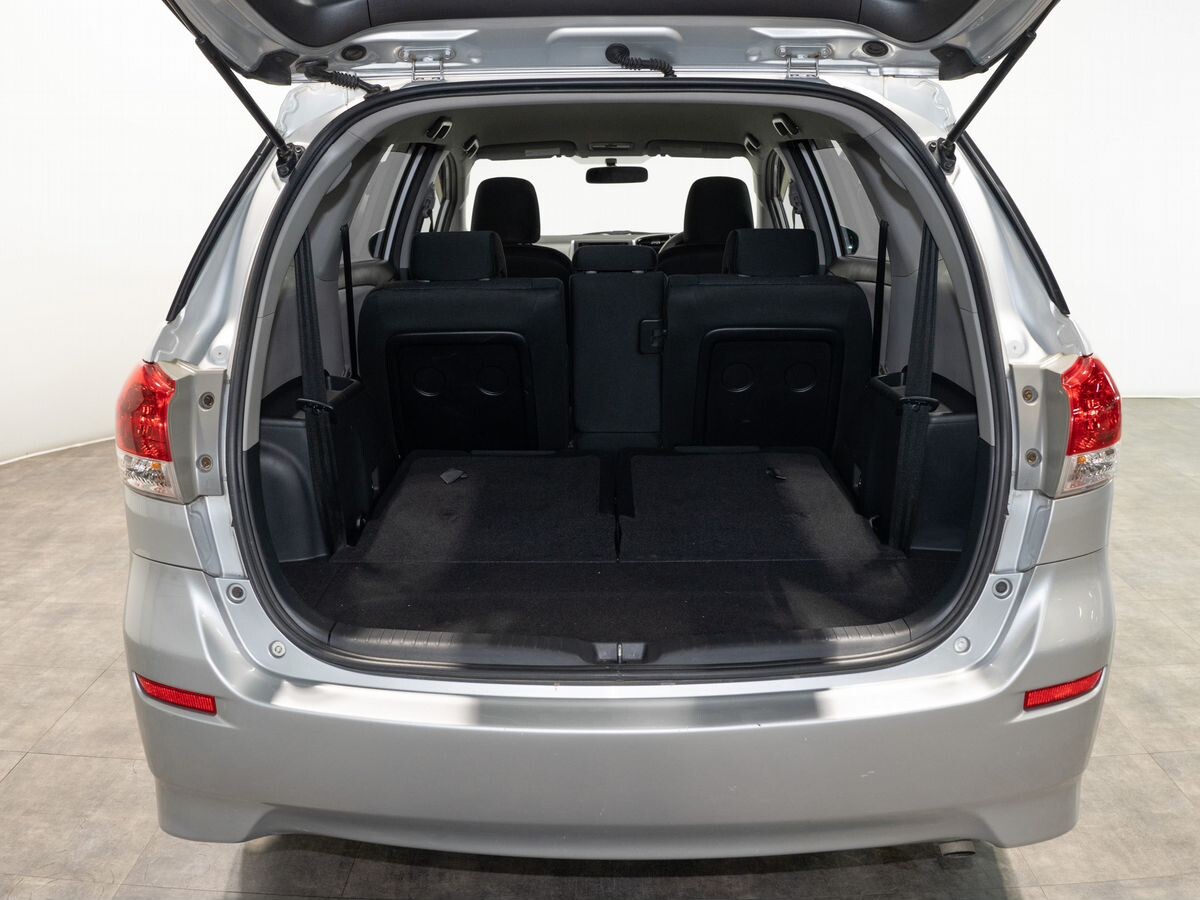 Toyota Wish 2009 - фото автомобиля