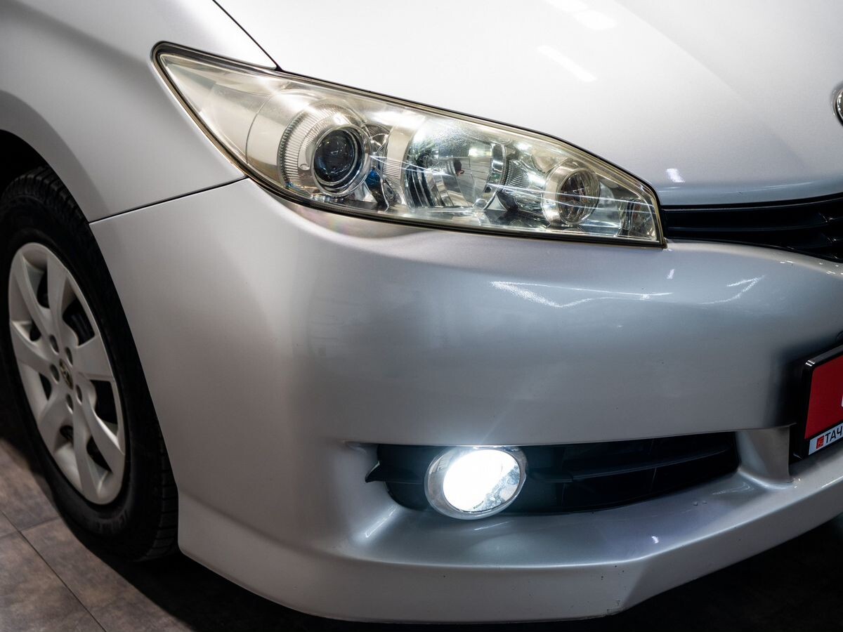 Toyota Wish 2009 - фото автомобиля