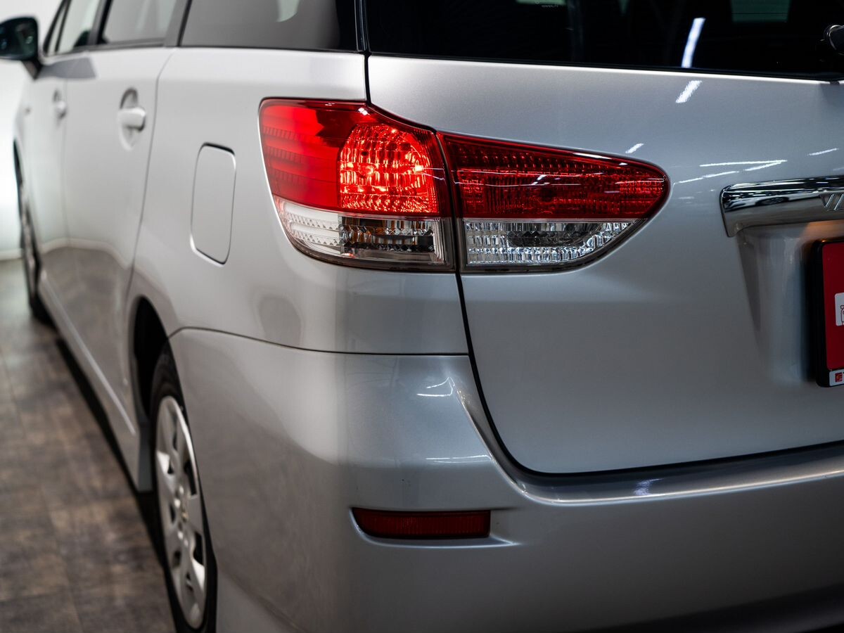 Toyota Wish 2009 - фото автомобиля