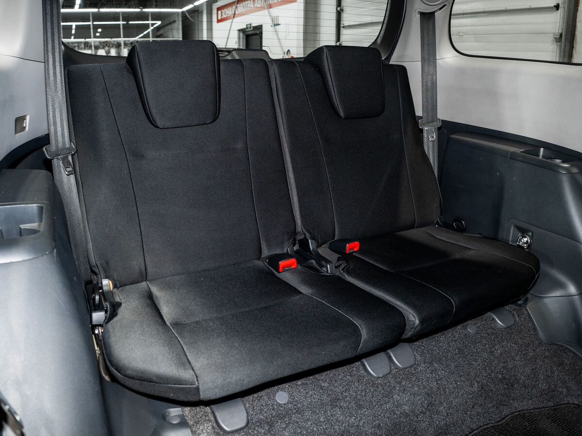 Toyota Wish 2009 - фото автомобиля