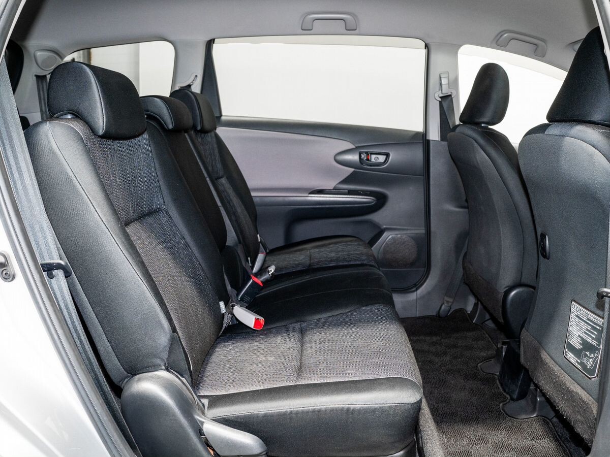 Toyota Wish 2009 - фото автомобиля