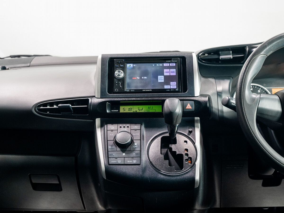Toyota Wish 2009 - фото автомобиля