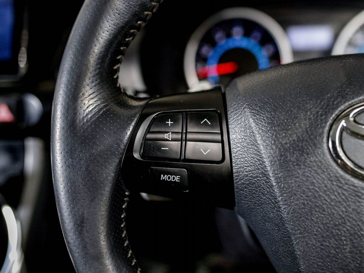 Toyota Wish 2010 - фото автомобиля