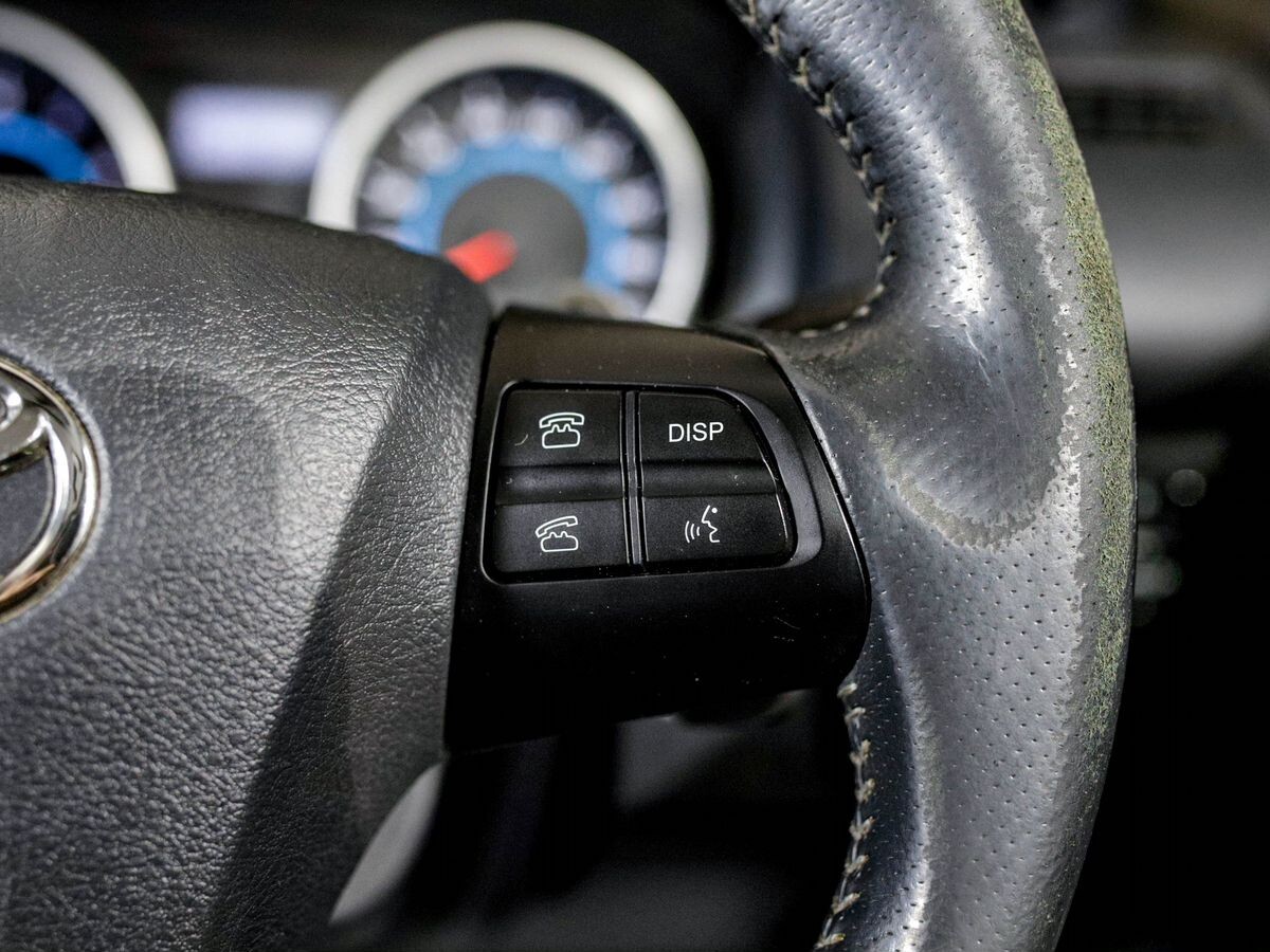 Toyota Wish 2010 - фото автомобиля