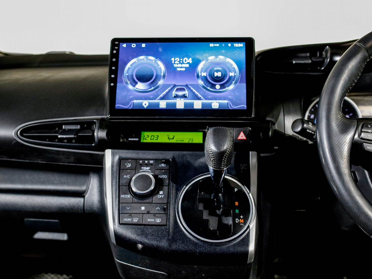Toyota Wish 2010 - фото автомобиля