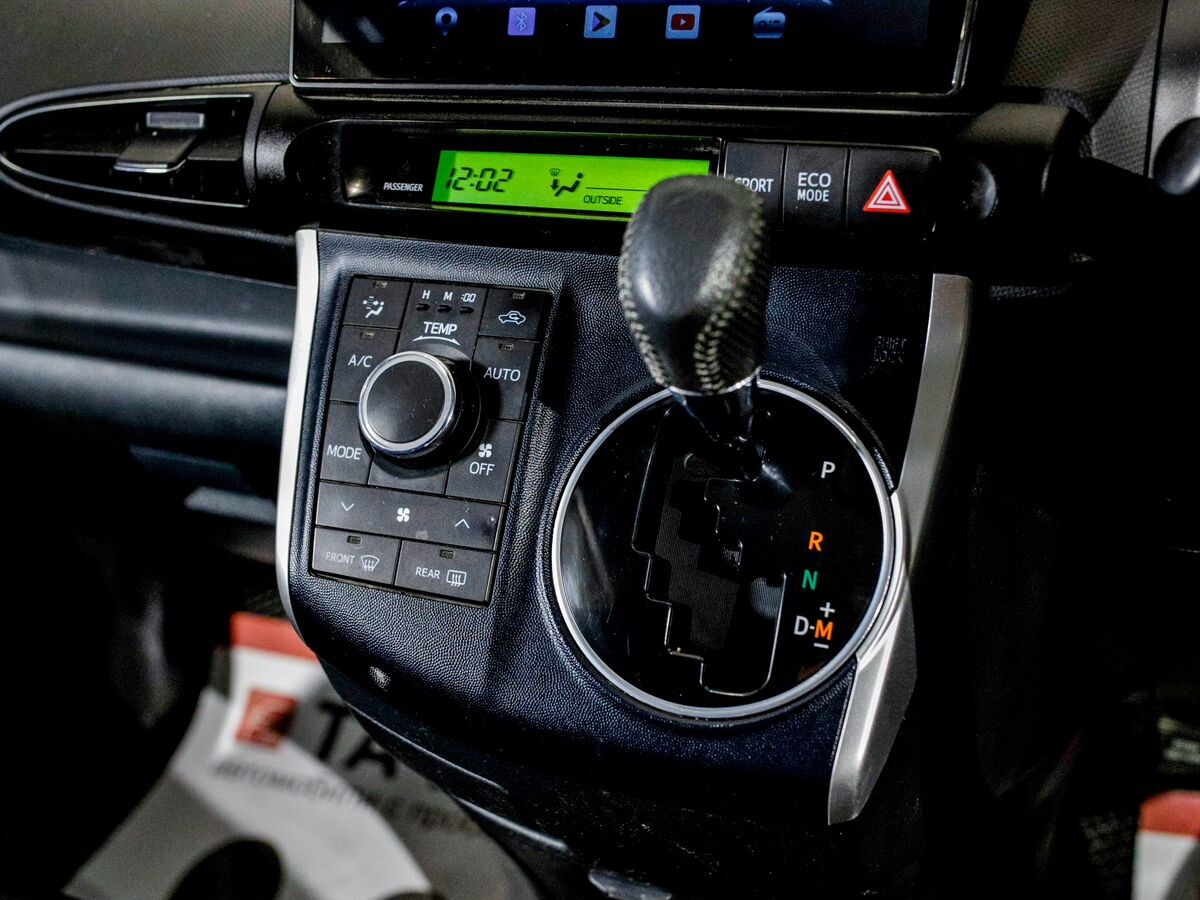 Toyota Wish 2010 - фото автомобиля