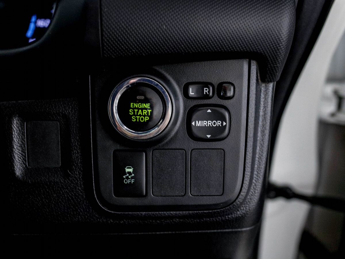 Toyota Wish 2010 - фото автомобиля
