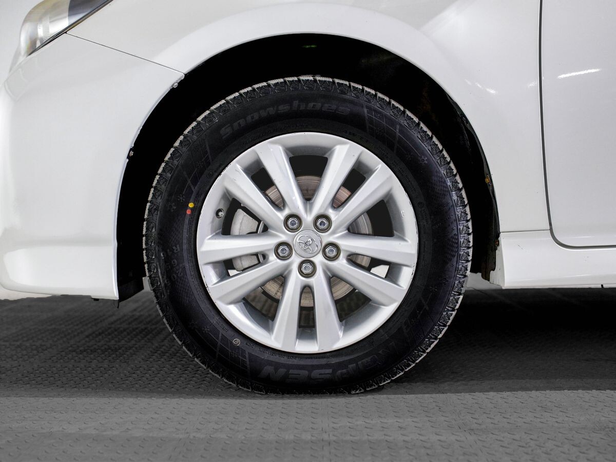 Toyota Wish 2010 - фото автомобиля