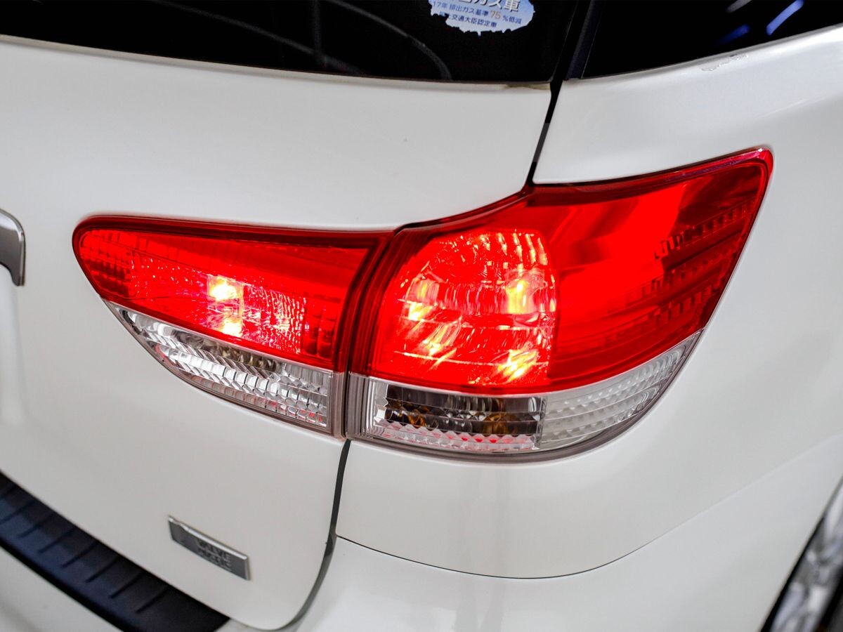 Toyota Wish 2010 - фото автомобиля