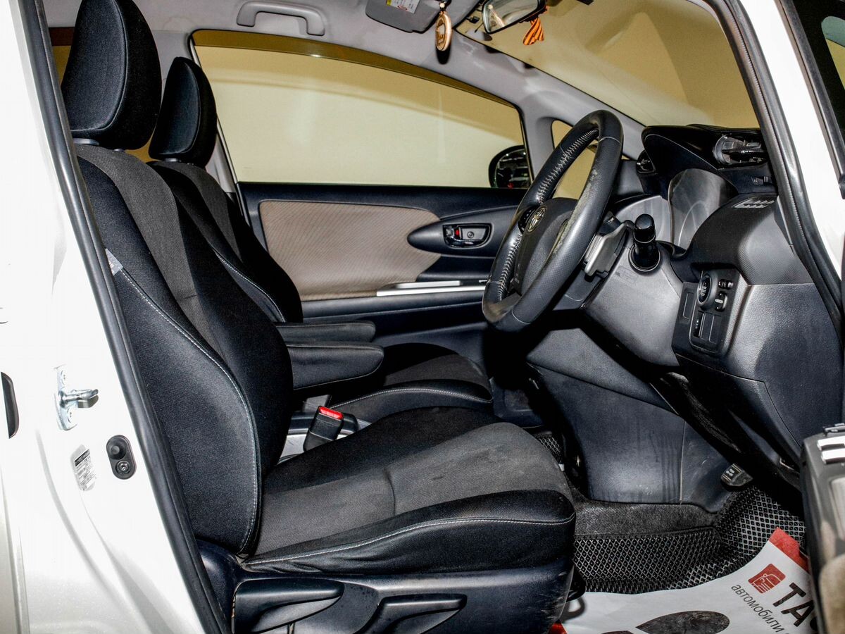 Toyota Wish 2010 - фото автомобиля