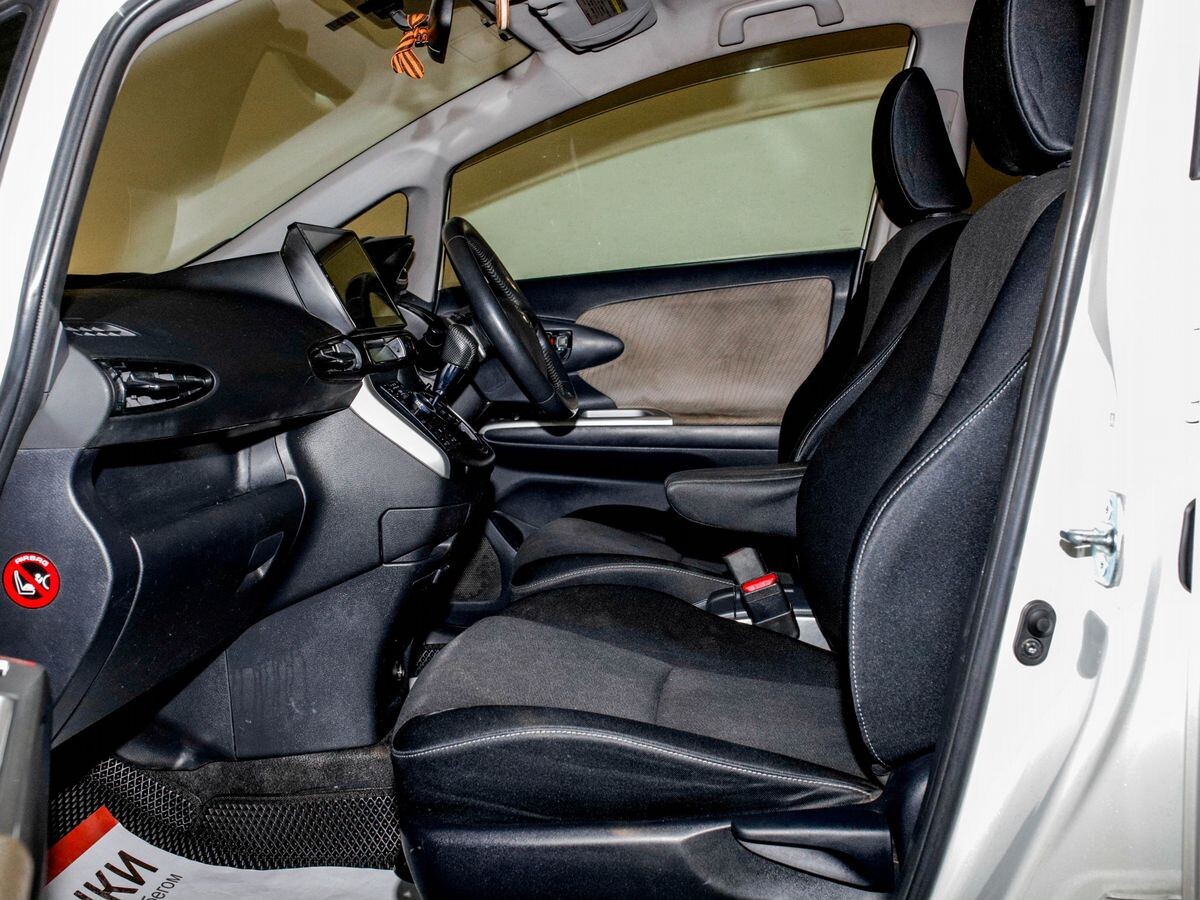 Toyota Wish 2010 - фото автомобиля