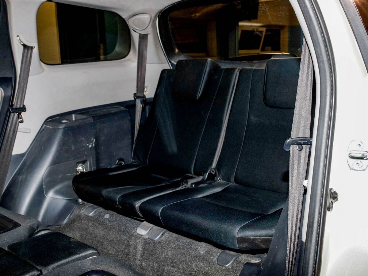Toyota Wish 2010 - фото автомобиля