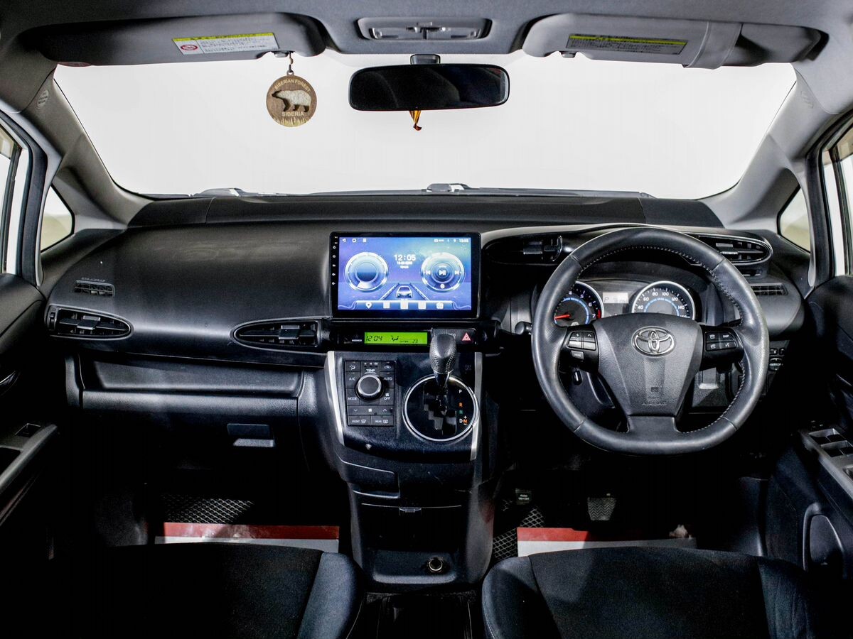 Toyota Wish 2010 - фото автомобиля