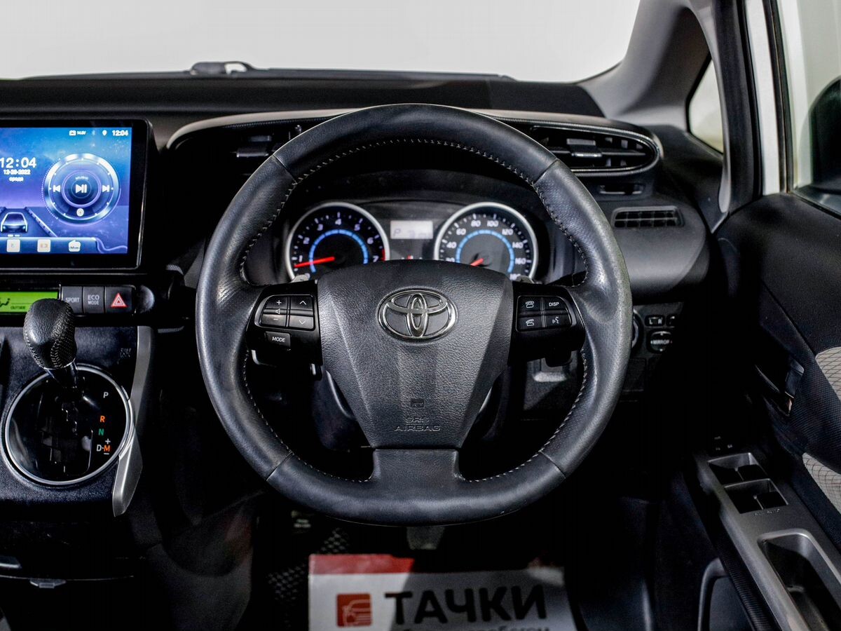 Toyota Wish 2010 - фото автомобиля