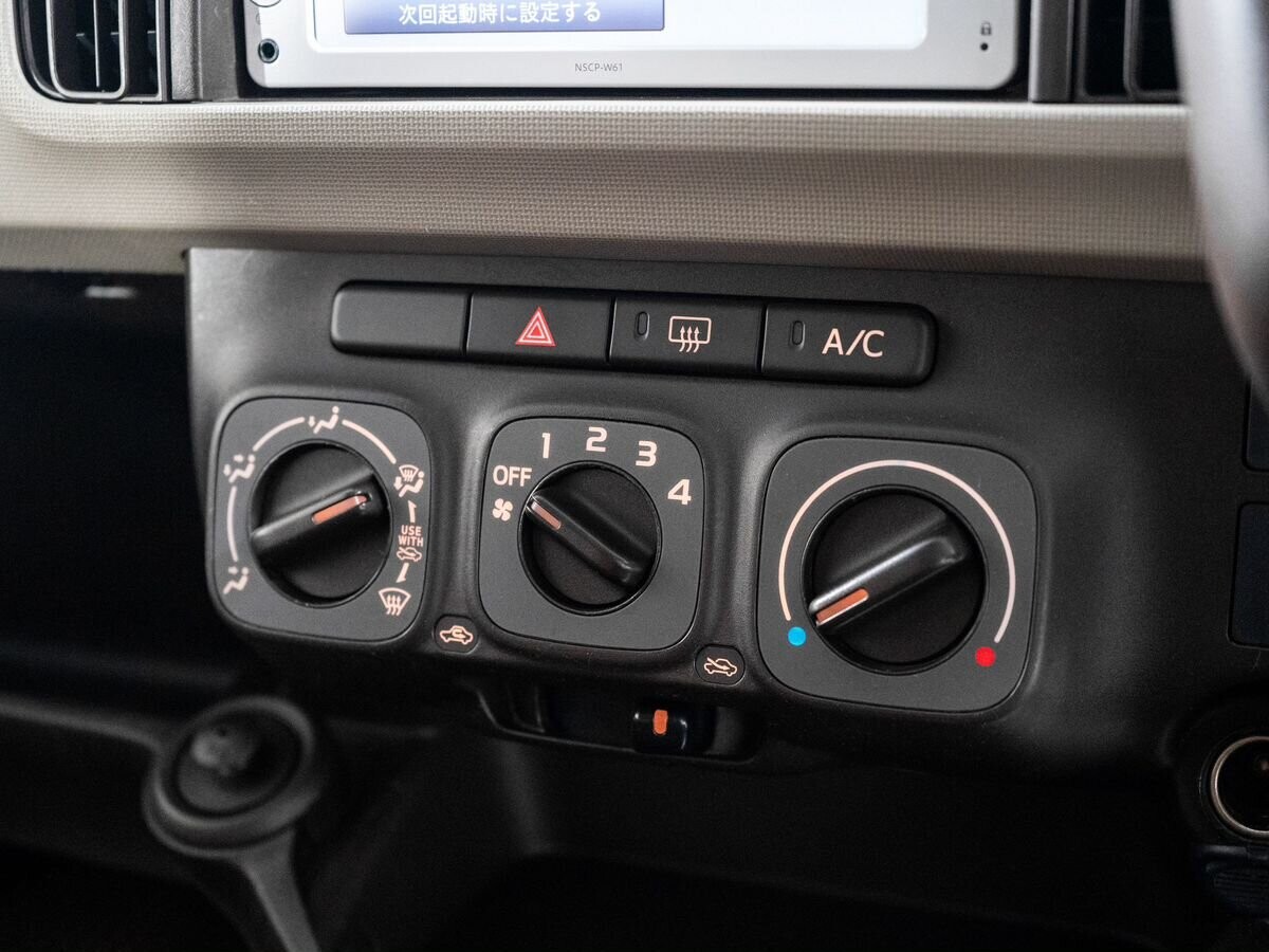 Toyota Passo 2012 - фото автомобиля