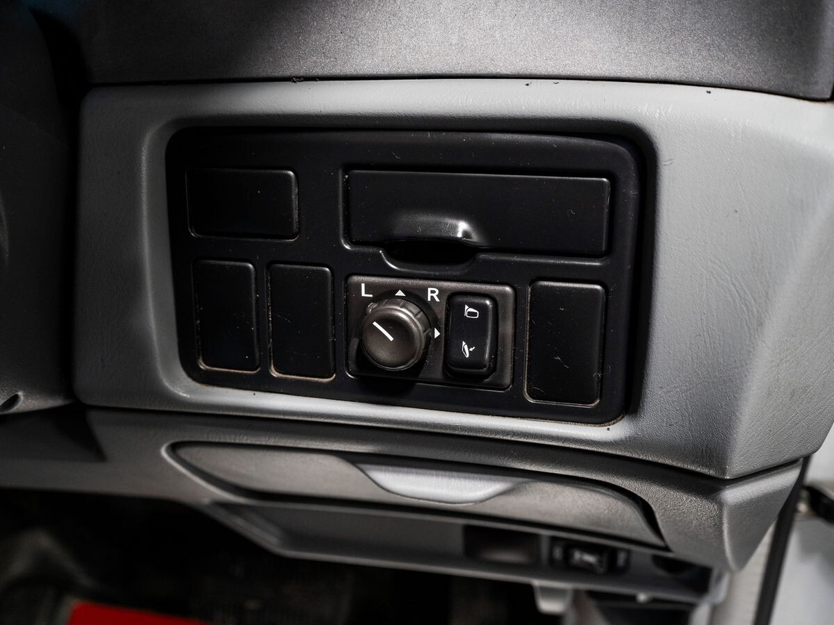 Nissan Presage 2000 - фото автомобиля