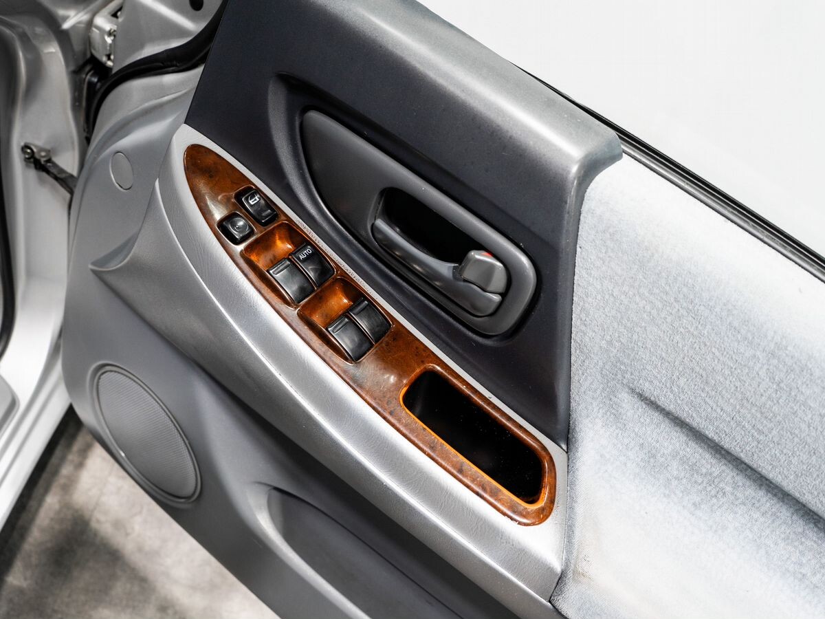 Nissan Presage 2000 - фото автомобиля