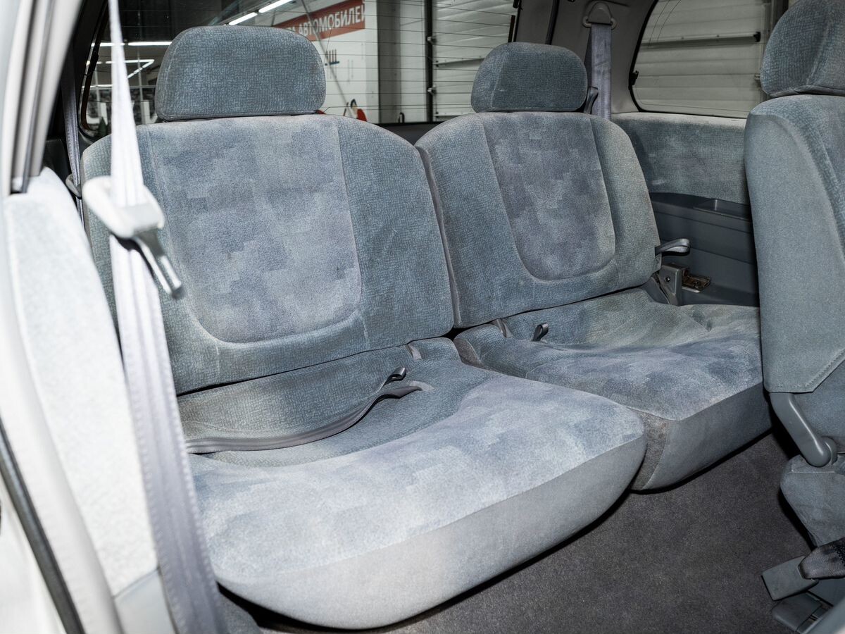 Nissan Presage 2000 - фото автомобиля