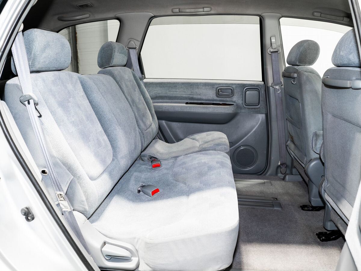 Nissan Presage 2000 - фото автомобиля