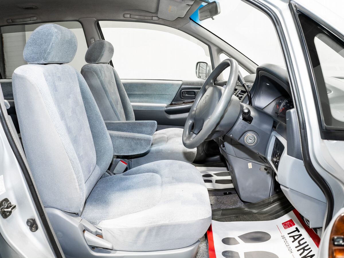 Nissan Presage 2000 - фото автомобиля